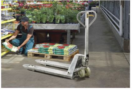Hot dip galvanised pallet truck for outdoor use